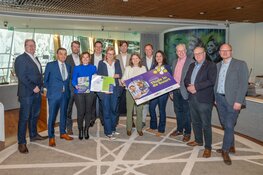 Drie netwerken: 'Langer thuis wonen lukt alleen met een zorgzame buurt'. Wonen, welzijn en zorg slaan handen ineen in Holland Rijnland