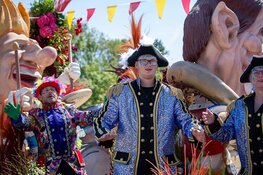 Prijzenregen voor Flower Parade Rijnsburg - Muzikaal Bloemenonthaal