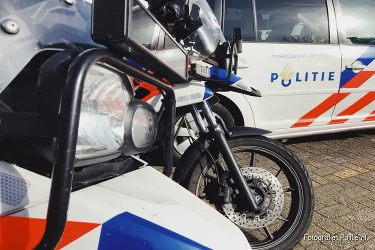 Ravage na botsing tussen twee auto's op N207 bij Alphen aan den Rijn